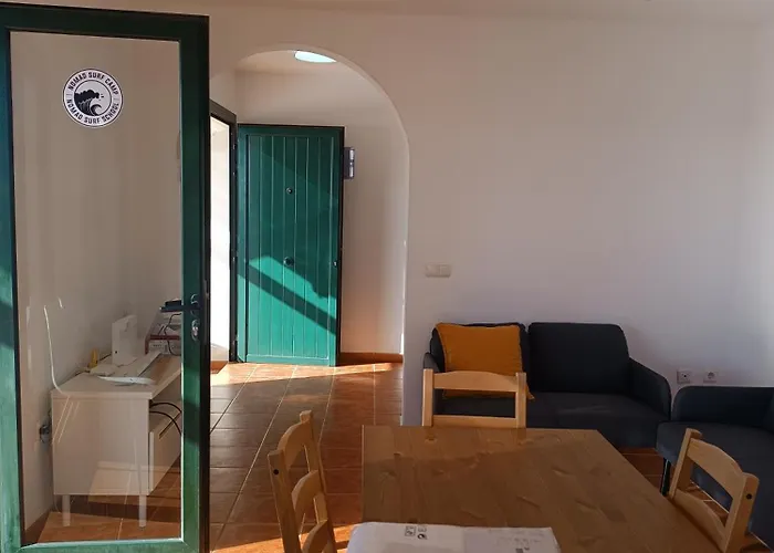 Moana Surf House * 코라레호